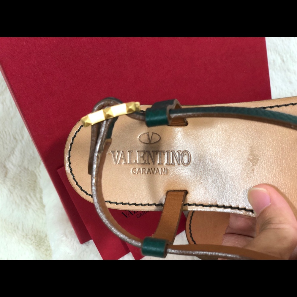 [SOLD] Authentic Valentino Garavani Leather Sandal - Picture 4 of 5